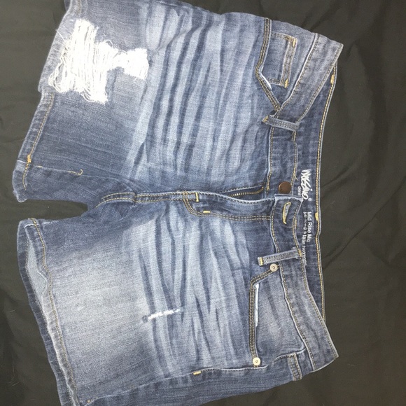 Shorts - Picture 2 of 4